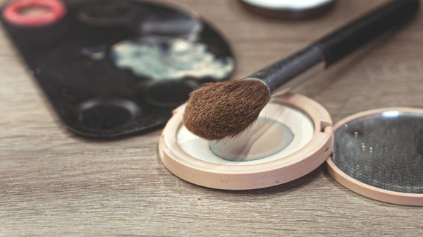 Réveillez Vos Cheveux Fins et Sans Volume : Le Guide Indispensable pour une Routine Revitalisante Efficace